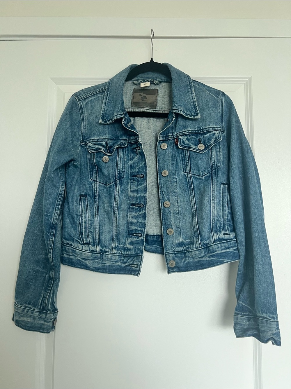 Levi’s Women’s Light Blue Crop Denim Jacket